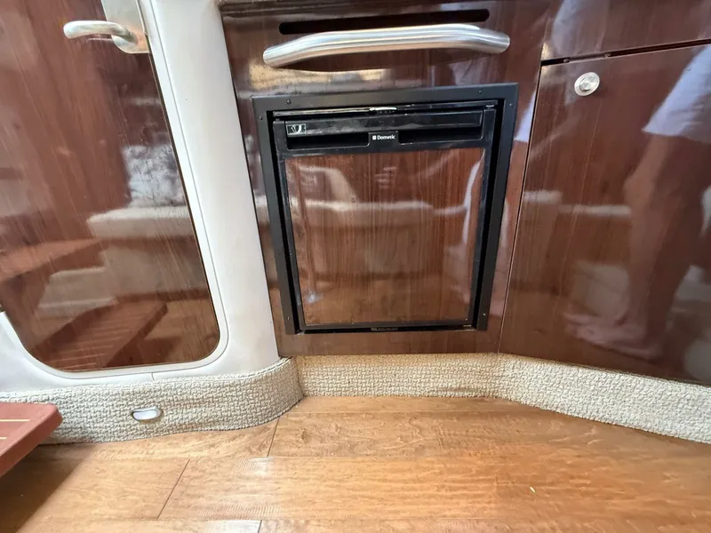 Slide: The Image of 2015 Sea Ray 330 Sundancer - 7840670