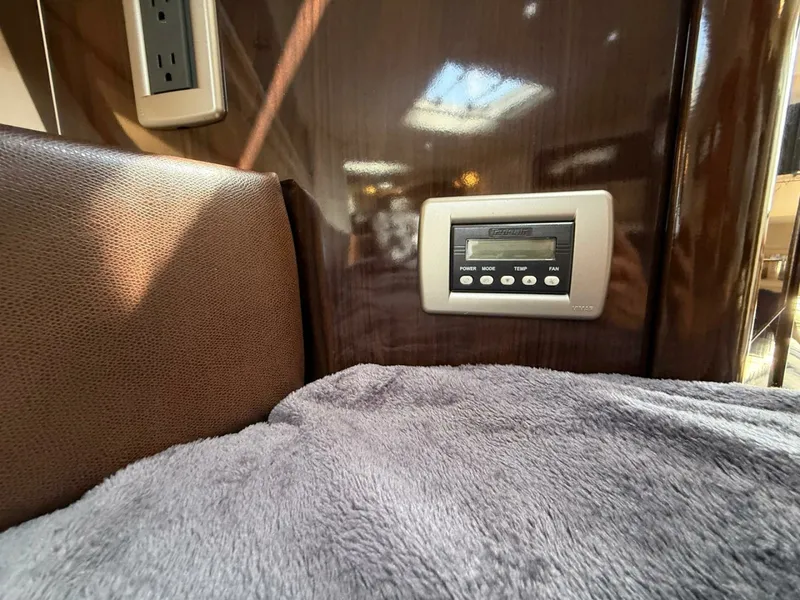 Slide: The Image of 2015 Sea Ray 330 Sundancer - 7840666