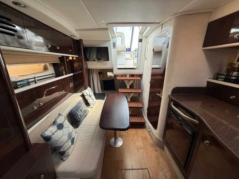 Slide: The Image of 2015 Sea Ray 330 Sundancer - 7840667