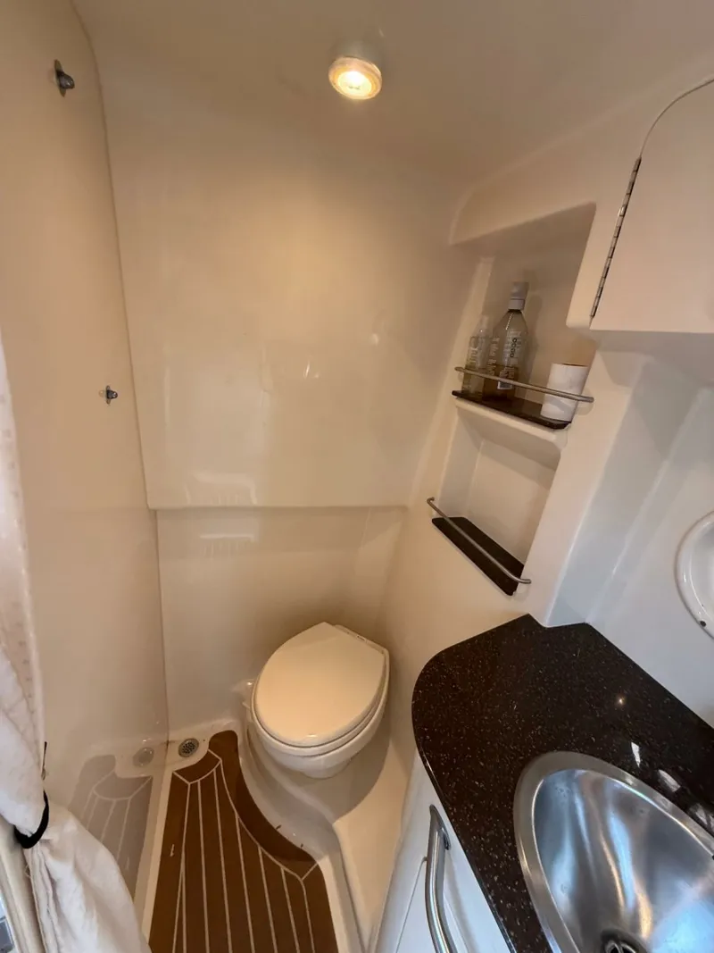 Slide: The Image of 2015 Sea Ray 330 Sundancer - 7840674
