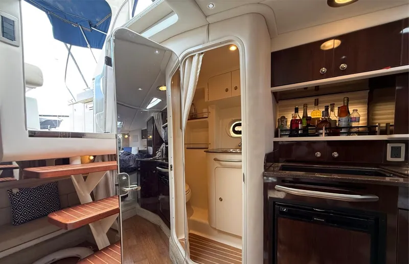 Slide: The Image of 2015 Sea Ray 330 Sundancer - 7840672