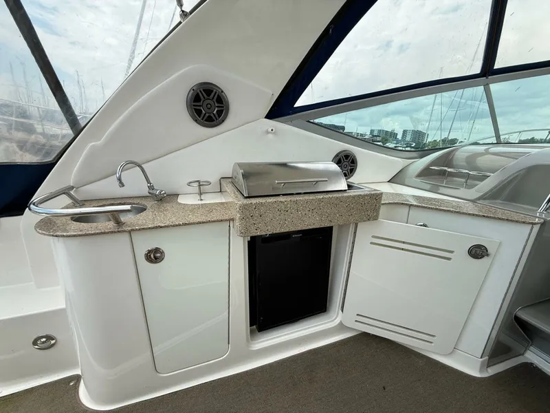 Slide: The Image of 2015 Sea Ray 330 Sundancer - 7840633