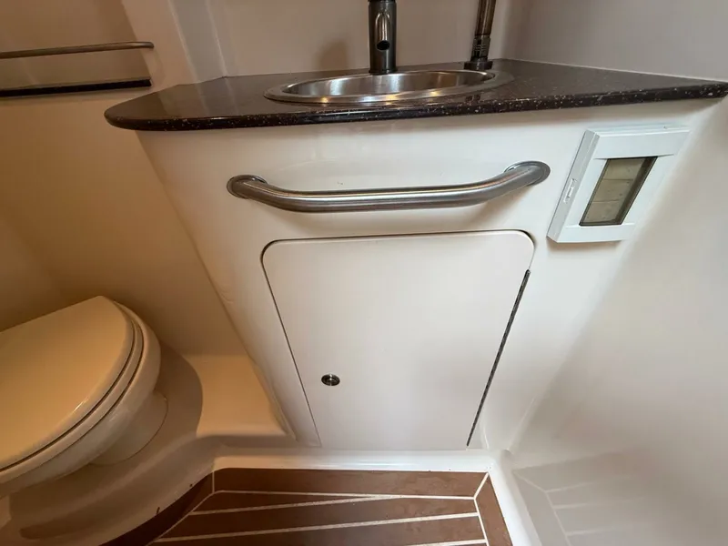 Slide: The Image of 2015 Sea Ray 330 Sundancer - 7840676