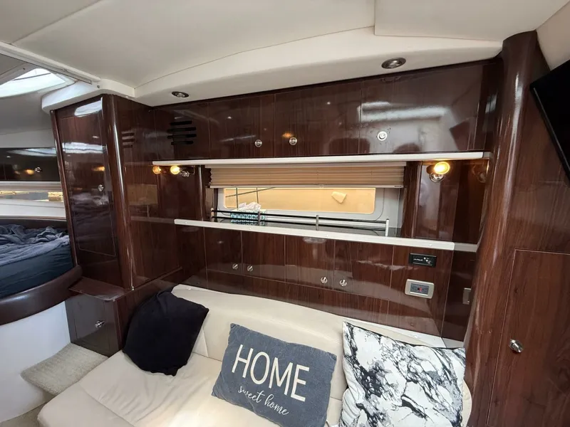 Slide: The Image of 2015 Sea Ray 330 Sundancer - 7840658