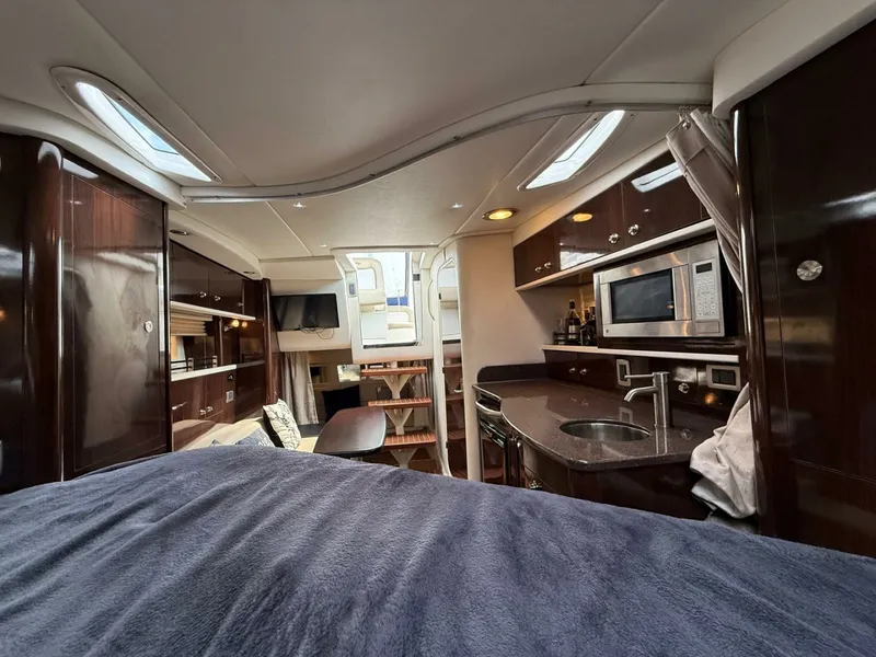Slide: The Image of 2015 Sea Ray 330 Sundancer - 7840664