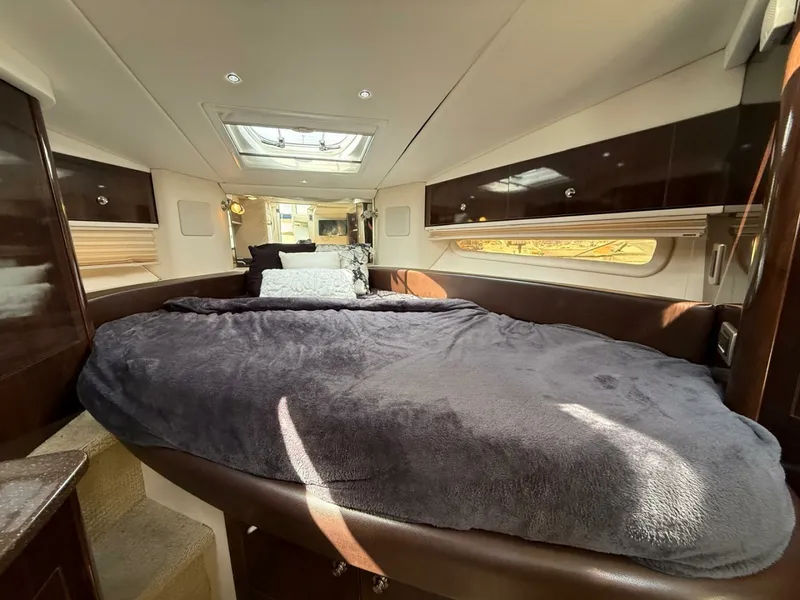 Slide: The Image of 2015 Sea Ray 330 Sundancer - 7840660