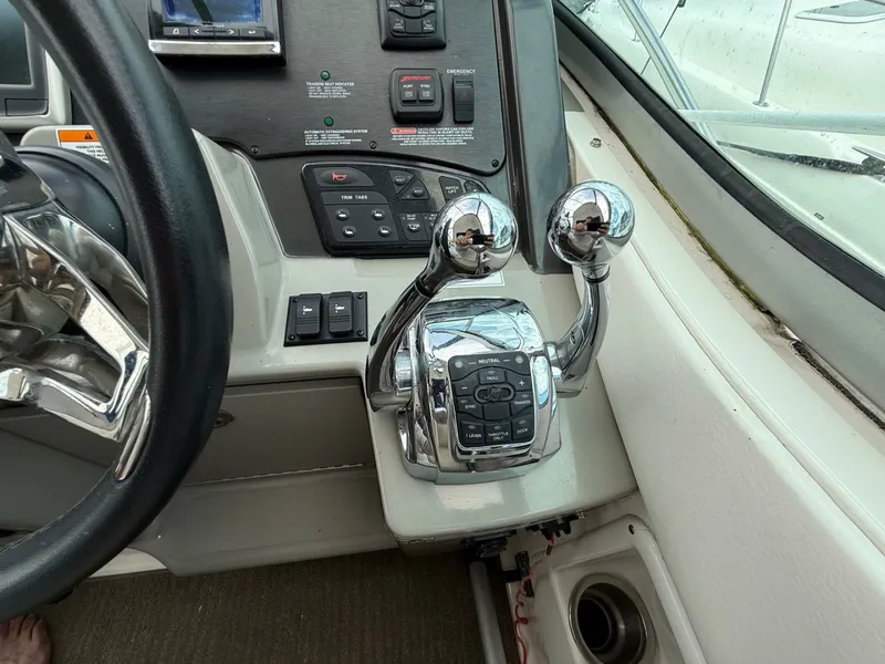 Slide: The Image of 2015 Sea Ray 330 Sundancer - 7840647