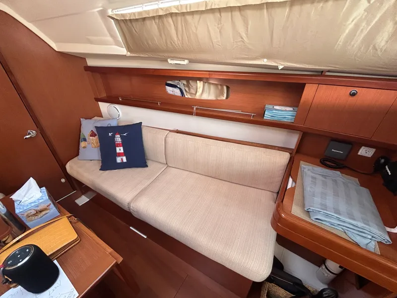 Slide: The Image of 2008 Beneteau Oceanis 310 - 7840773