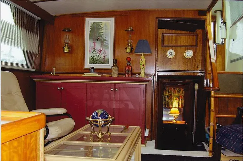 Slide: The Image of 1974 Hatteras 48 Yachtfish - 7840810