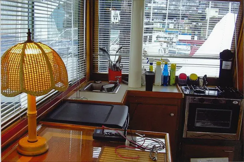 Slide: The Image of 1974 Hatteras 48 Yachtfish - 7840808