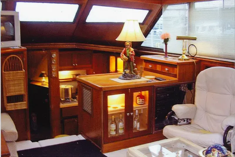 Slide: The Image of 1974 Hatteras 48 Yachtfish - 7840811