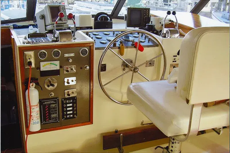 Slide: The Image of 1974 Hatteras 48 Yachtfish - 7840807