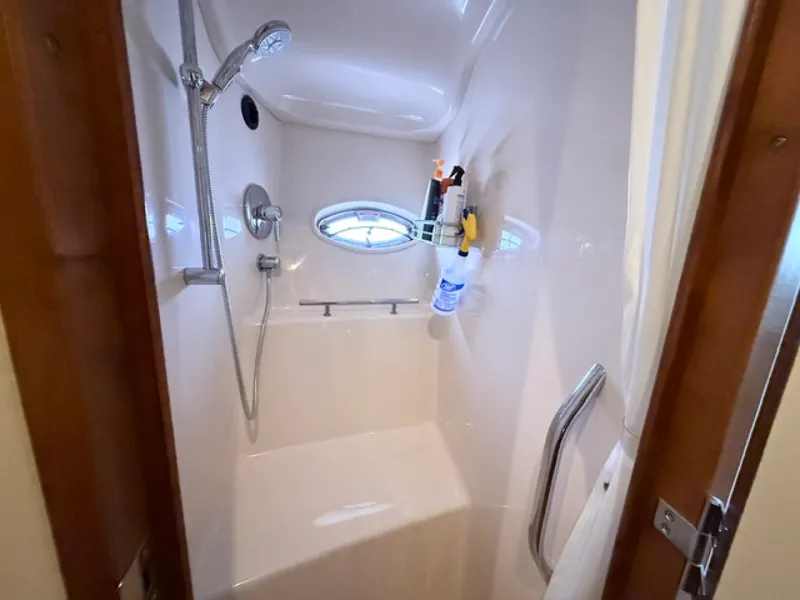 Slide: The Image of 2008 Sea Ray 38 Sundancer - 7840848