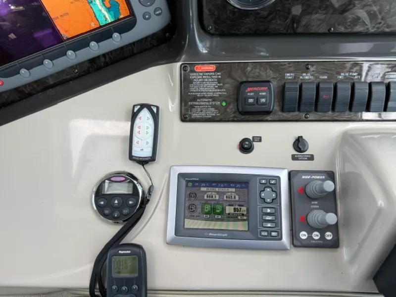 Slide: The Image of 2008 Sea Ray 38 Sundancer - 7840839