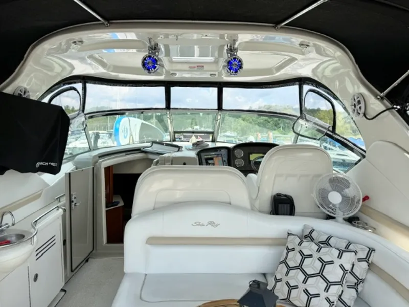 Slide: The Image of 2008 Sea Ray 38 Sundancer - 7840832