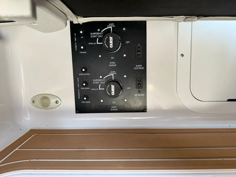 Slide: The Image of 2001 Four Winns 328 Vista - 7840950