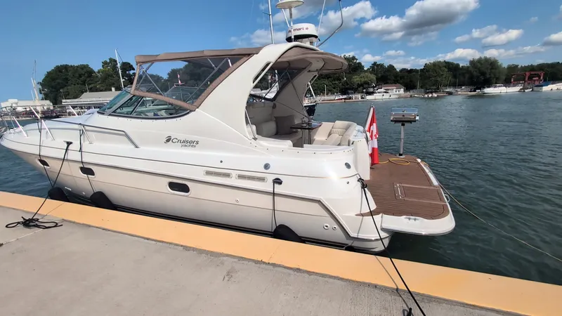 Slide: The Image of 1990 Cruisers Yachts 3375 - 7840960