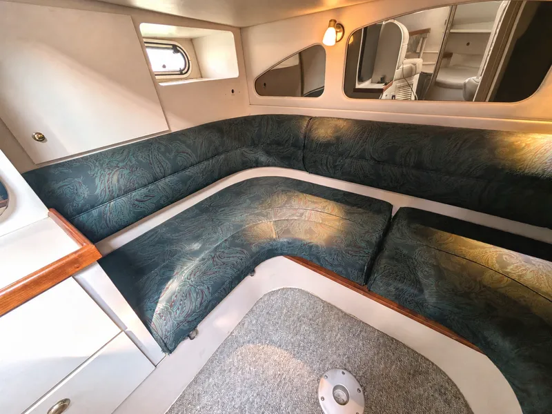 Slide: The Image of 1990 Cruisers Yachts 3375 - 7841004