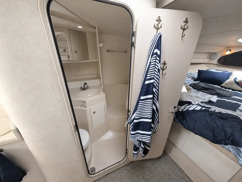 Slide: The Image of 1990 Cruisers Yachts 3375 - 7841005