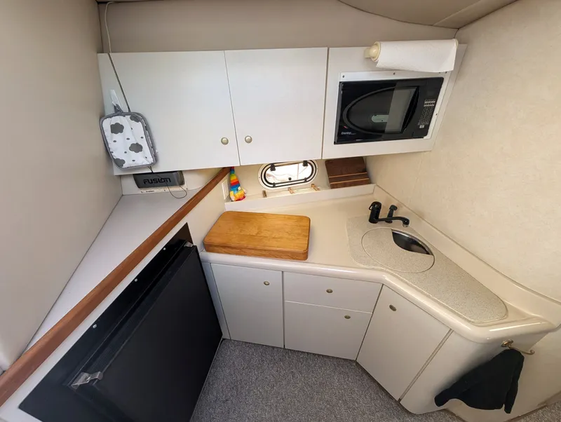 Slide: The Image of 1990 Cruisers Yachts 3375 - 7840995