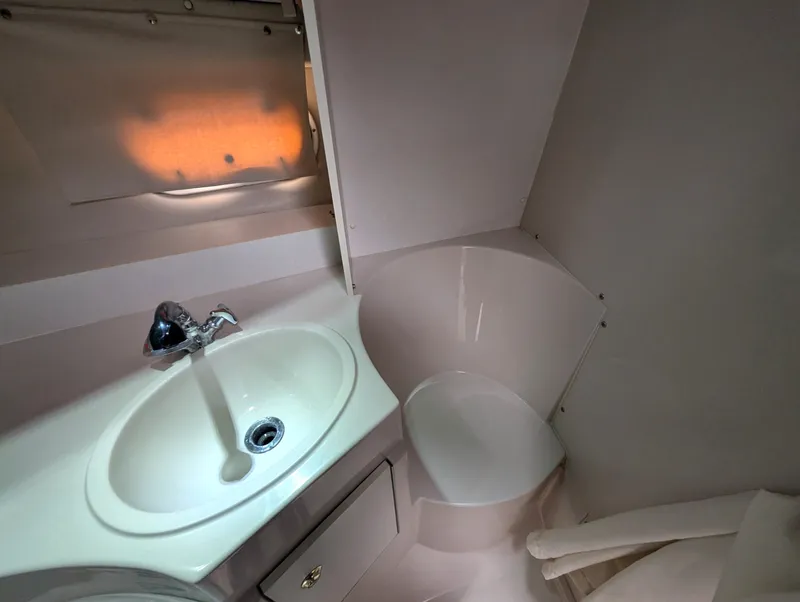 Slide: The Image of 1990 Cruisers Yachts 3375 - 7841008