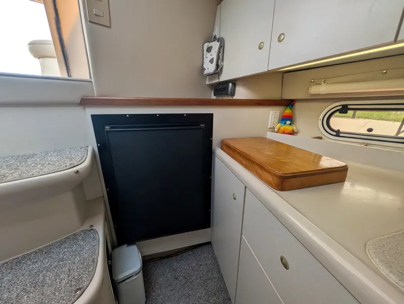 Slide: The Image of 1990 Cruisers Yachts 3375 - 7841000