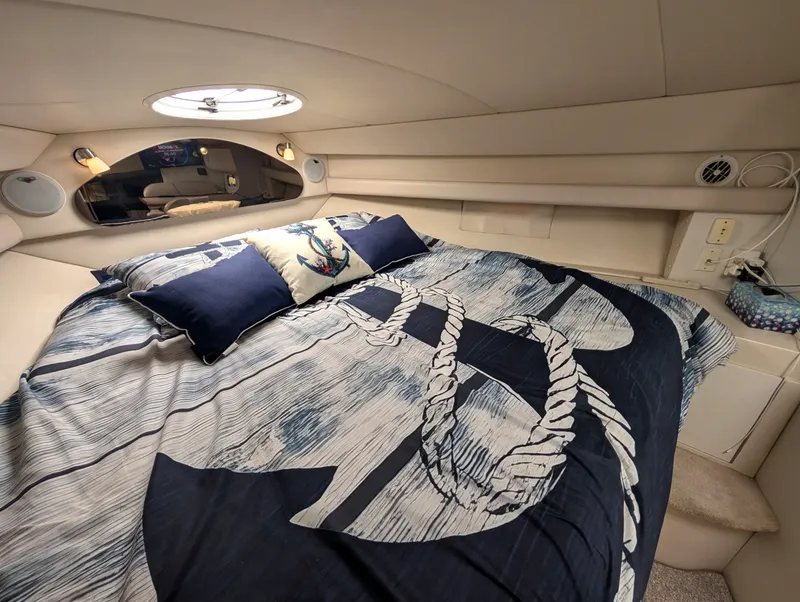 Slide: The Image of 1990 Cruisers Yachts 3375 - 7840993