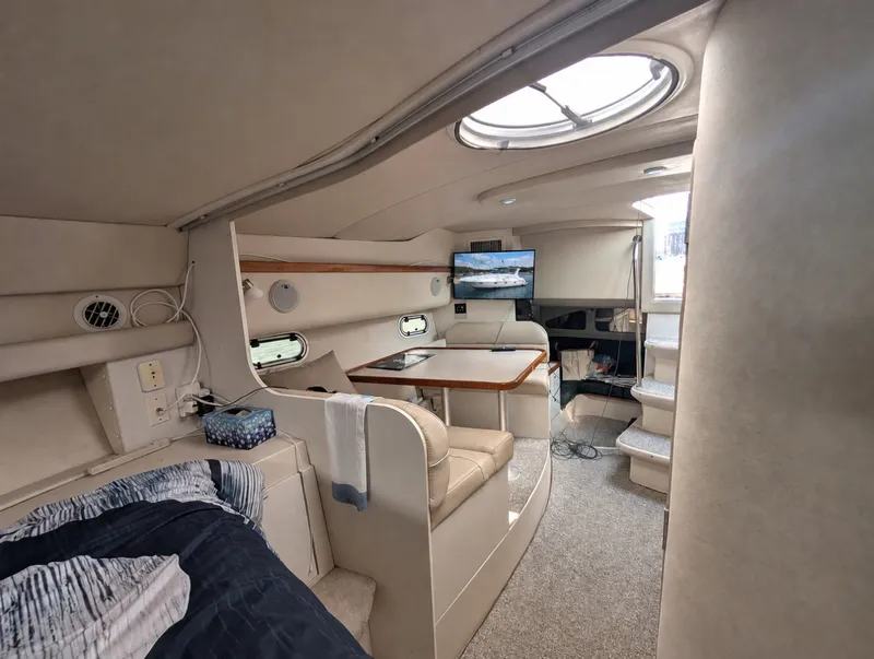 Slide: The Image of 1990 Cruisers Yachts 3375 - 7840988