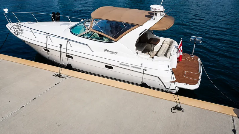 Slide: The Image of 1990 Cruisers Yachts 3375 - 7840957