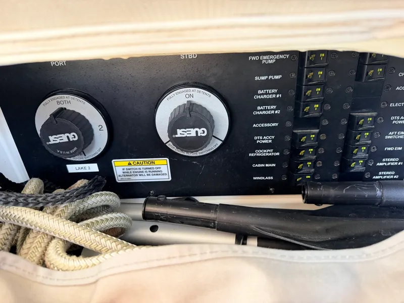 Slide: The Image of 2008 Sea Ray 290 Sundancer - 7841177