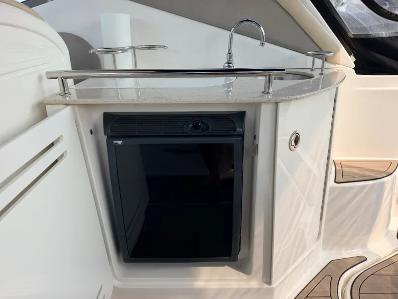 Slide: The Image of 2008 Sea Ray 290 Sundancer - 7841155