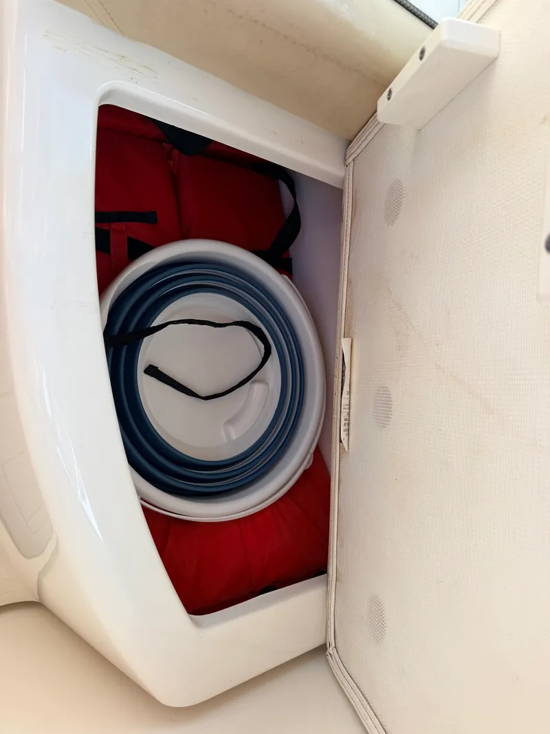 Slide: The Image of 2008 Sea Ray 290 Sundancer - 7841160