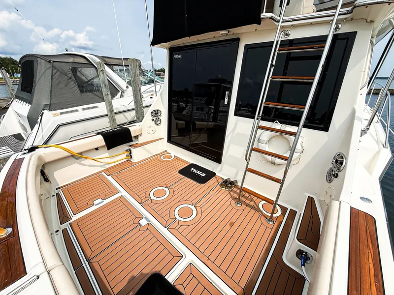 Slide: The Image of 1989 Tiara Yachts 3600 Convertible - 7841239