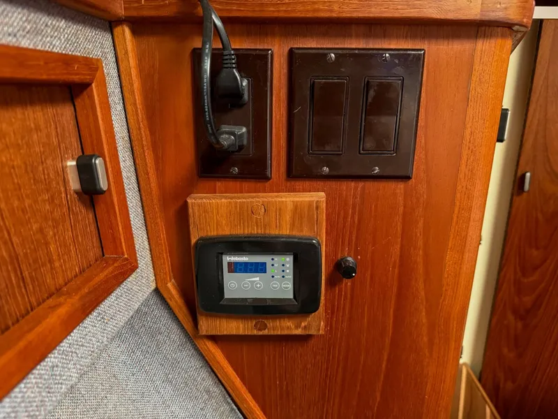 Slide: The Image of 1989 Tiara Yachts 3600 Convertible - 7841274