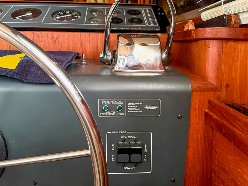 Slide: The Image of 1989 Tiara Yachts 3600 Convertible - 7841255