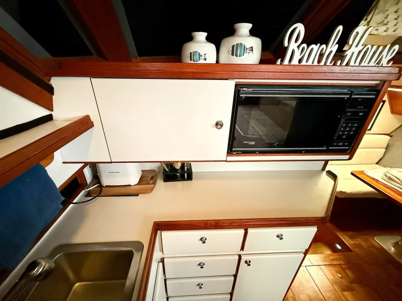 Slide: The Image of 1989 Tiara Yachts 3600 Convertible - 7841264