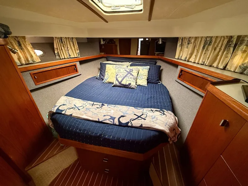 Slide: The Image of 1989 Tiara Yachts 3600 Convertible - 7841271