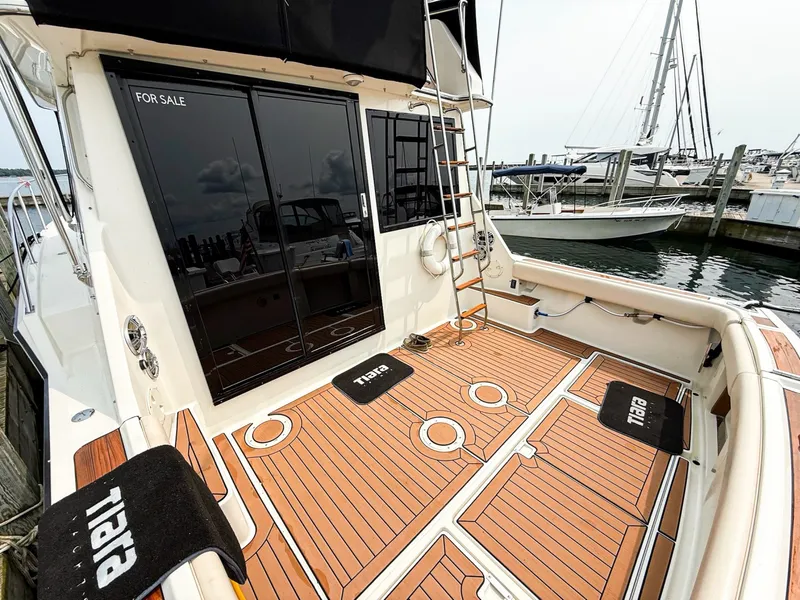 Slide: The Image of 1989 Tiara Yachts 3600 Convertible - 7841240