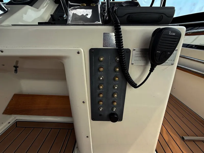Slide: The Image of 1989 Tiara Yachts 3600 Convertible - 7841251