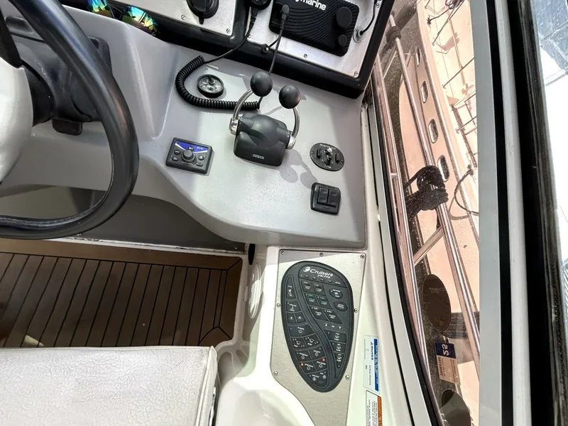Slide: The Image of 2007 Cruisers Yachts 455 - 7841299