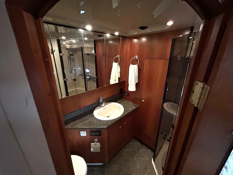 Slide: The Image of 2007 Cruisers Yachts 455 - 7841319