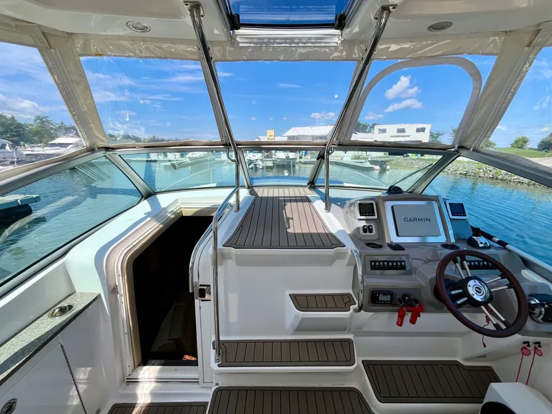 Slide: The Image of 2012 Chaparral 330 Signature - 7841360