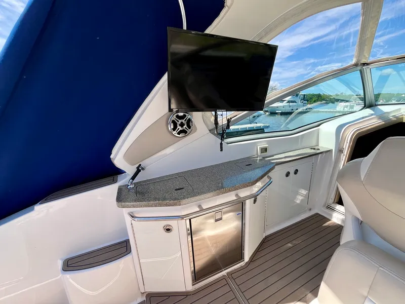 Slide: The Image of 2012 Chaparral 330 Signature - 7841351