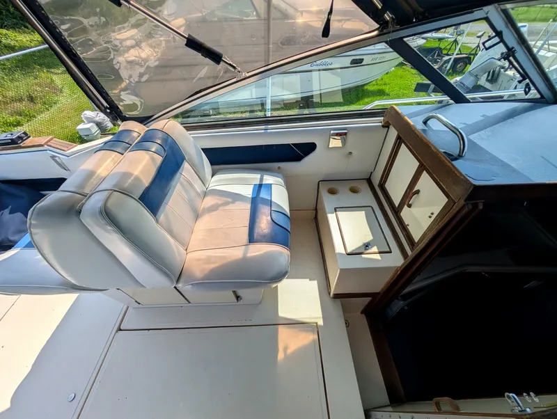 Slide: The Image of 1987 Sea Ray 270 Amberjack - 7841442