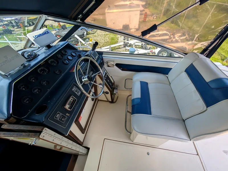 Slide: The Image of 1987 Sea Ray 270 Amberjack - 7841444