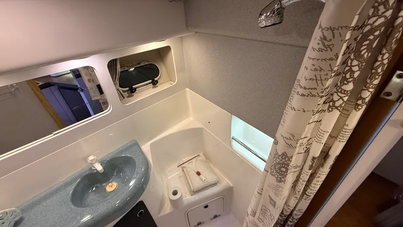 Slide: The Image of 1992 Bayliner 3688 Motoryacht - 7841689