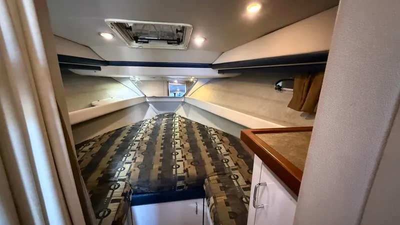 Slide: The Image of 1992 Bayliner 3688 Motoryacht - 7841692