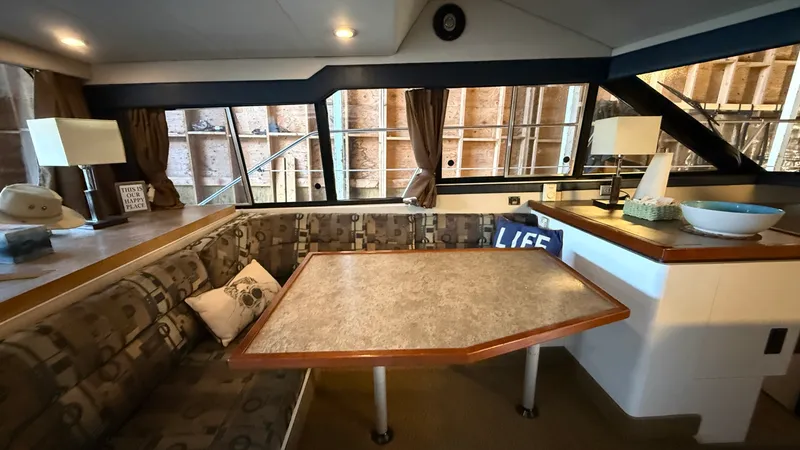 Slide: The Image of 1992 Bayliner 3688 Motoryacht - 7841675