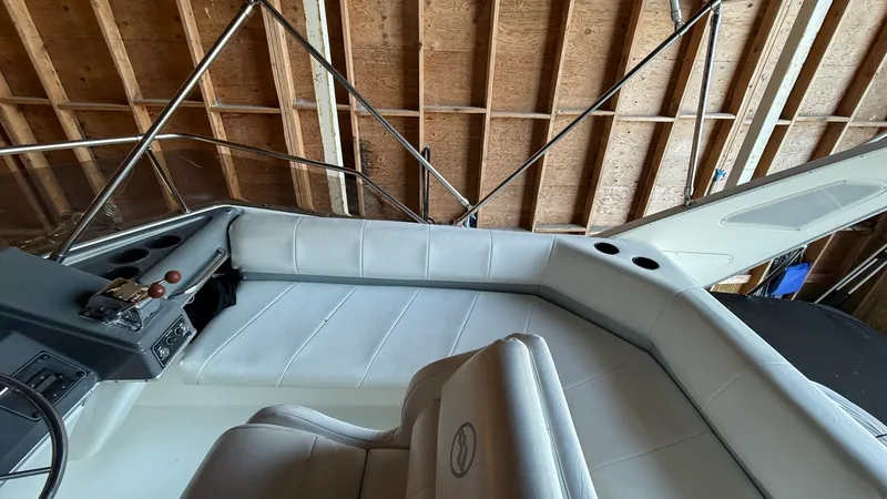 Slide: The Image of 1992 Bayliner 3688 Motoryacht - 7841662