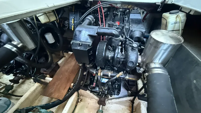 Slide: The Image of 1992 Bayliner 3688 Motoryacht - 7841702